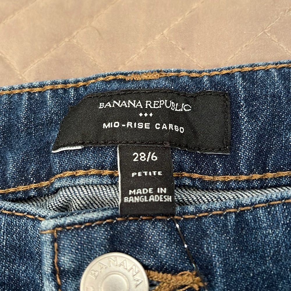Banana Republic Mid-Rise Dark Wash Straight Cargo Jeans/NWT/28 Petite - Picture 9 of 13
